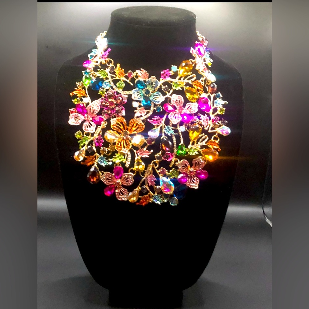 Statement Multicolor Cluster Flowers Bid Necklace - image 1